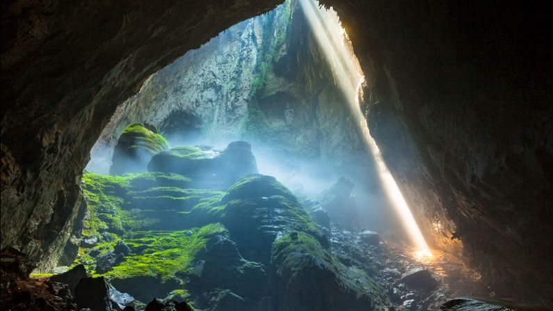 Ви се верува ли дека постои пештера која има свои облаци, езера и реки, која е посебна планета за себе?